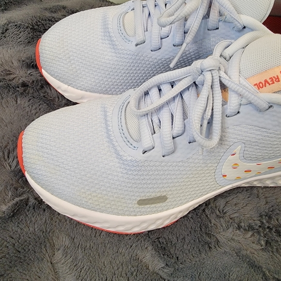 Nike the Women's Revolution 5 Running Shoes - Picture 4 of 14